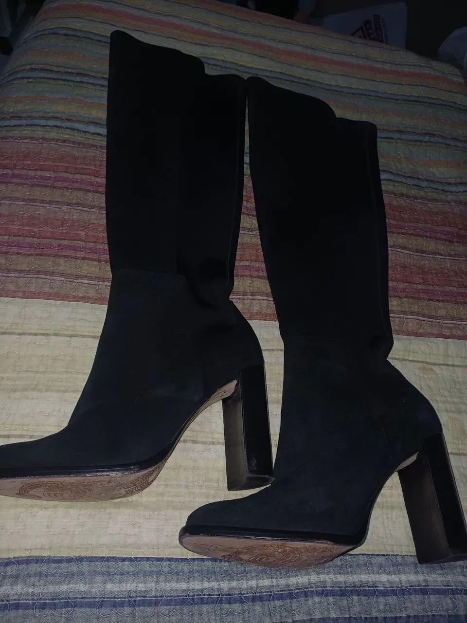 Bota de camurça cano longo marca animale em perfeito estado.