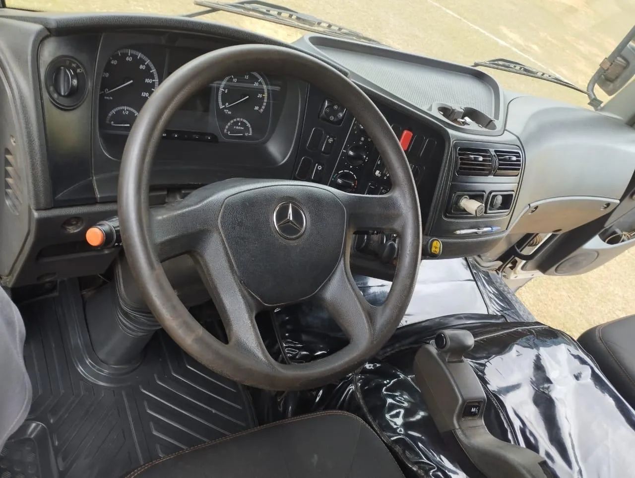 Caminhão Atego 3030 - Foto 3