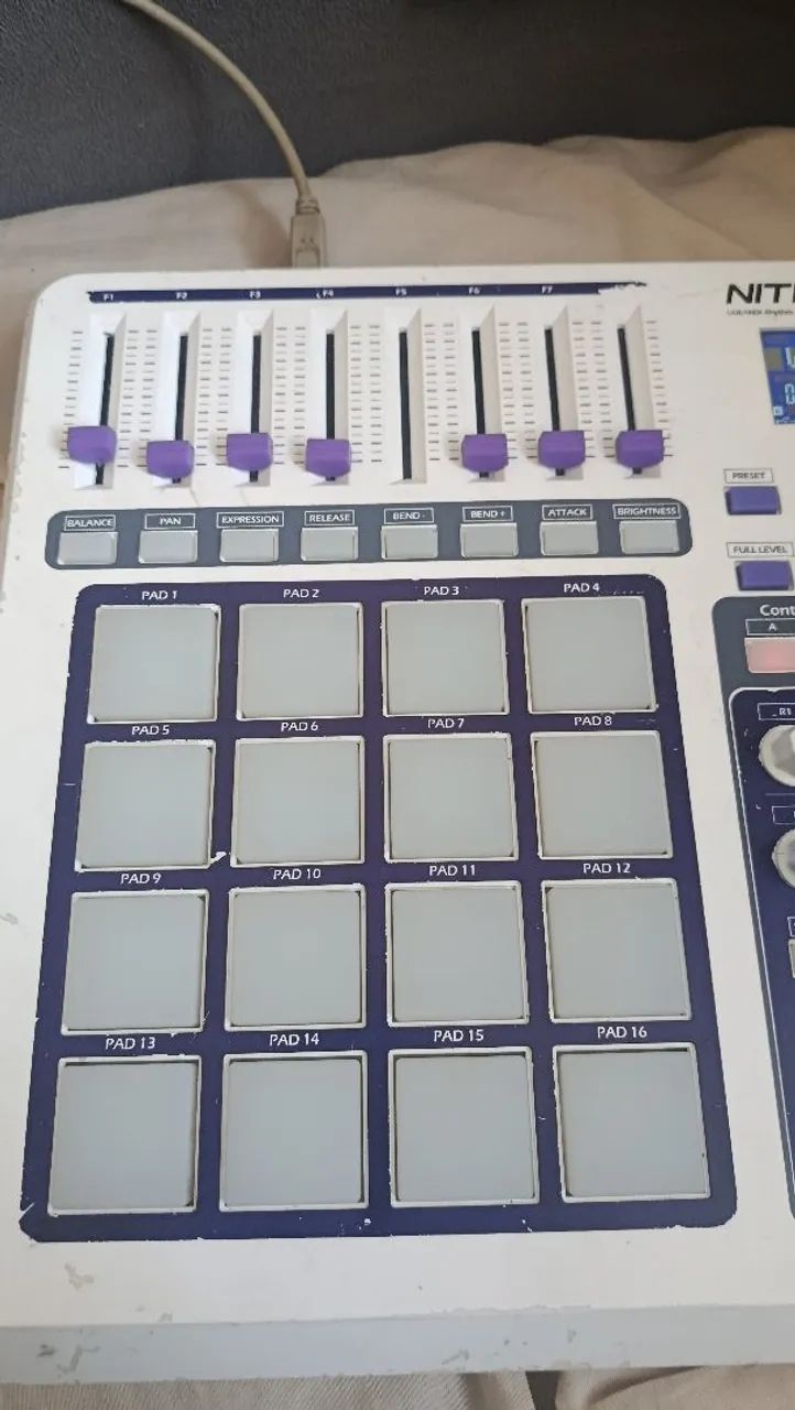 Mesa para DJ MPC MIDI 