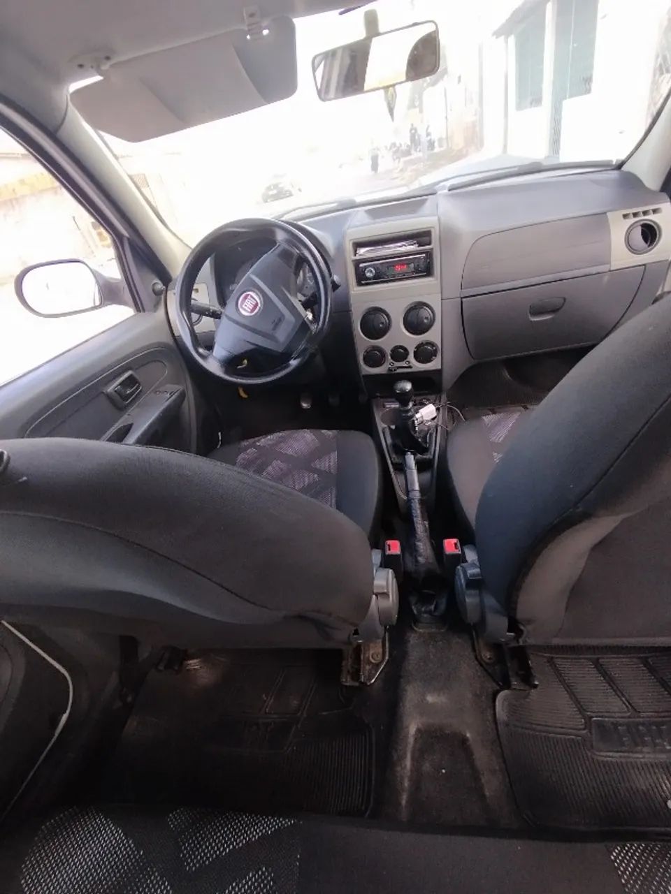 Fiat Palio Celebration 1.0 Fire Flex 8V 4P 2015 - Foto 4