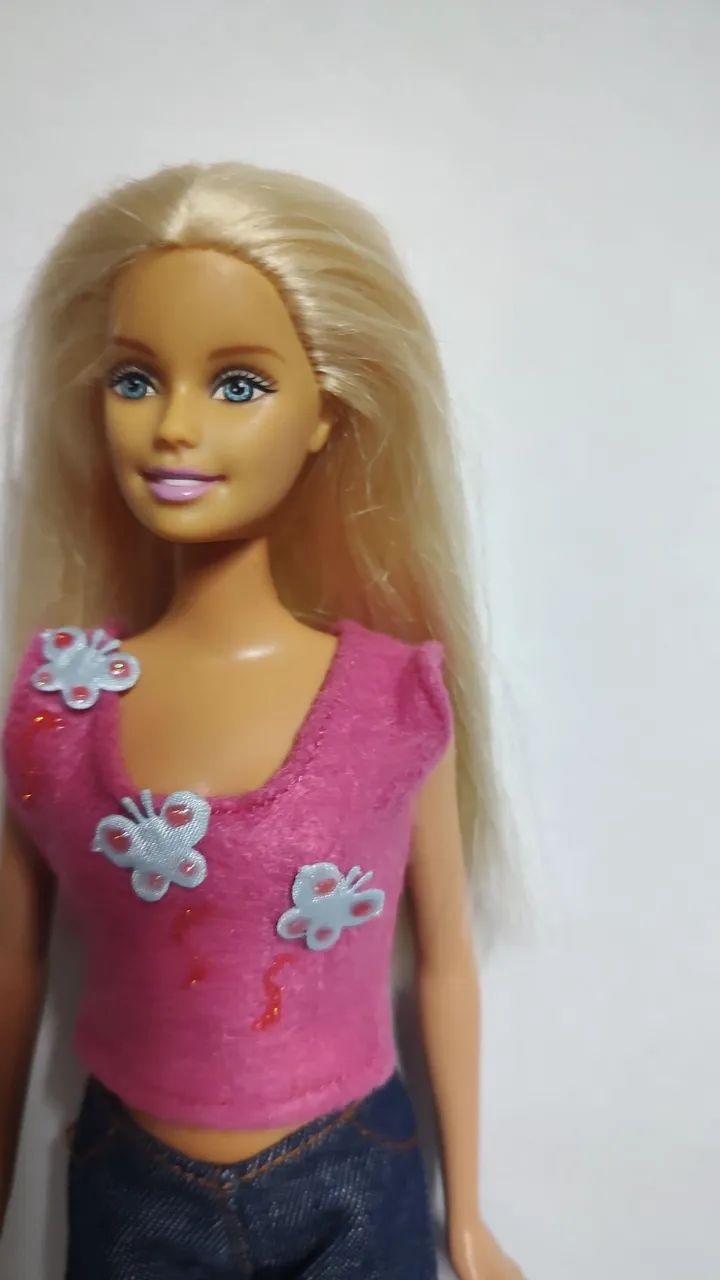 Boneca Barbie - Roupa Jean (usada) B34s e Blusa Rosa - Foto 2