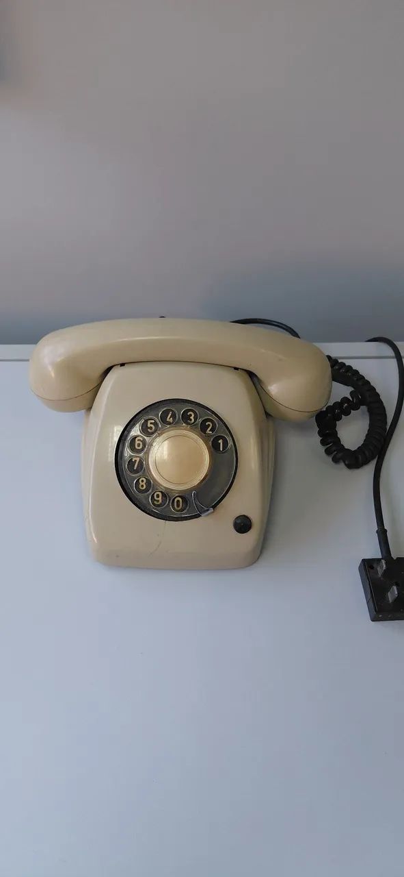 Telefone antigo para decoração 