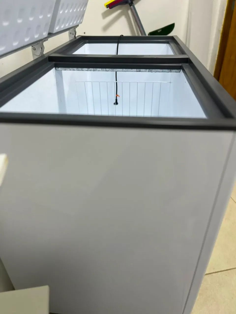 Vendo freezer 437 Litros semi nova - Geladeiras e Freezers