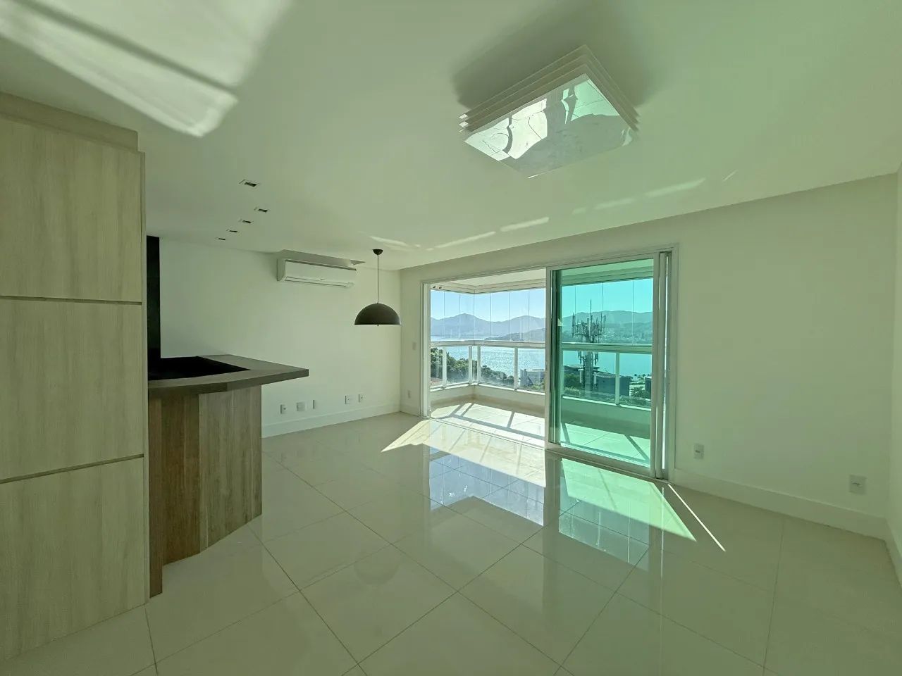 Apartamento 3 dormitórios com vista mar no Agronômica, Florianópolis. - Foto 2
