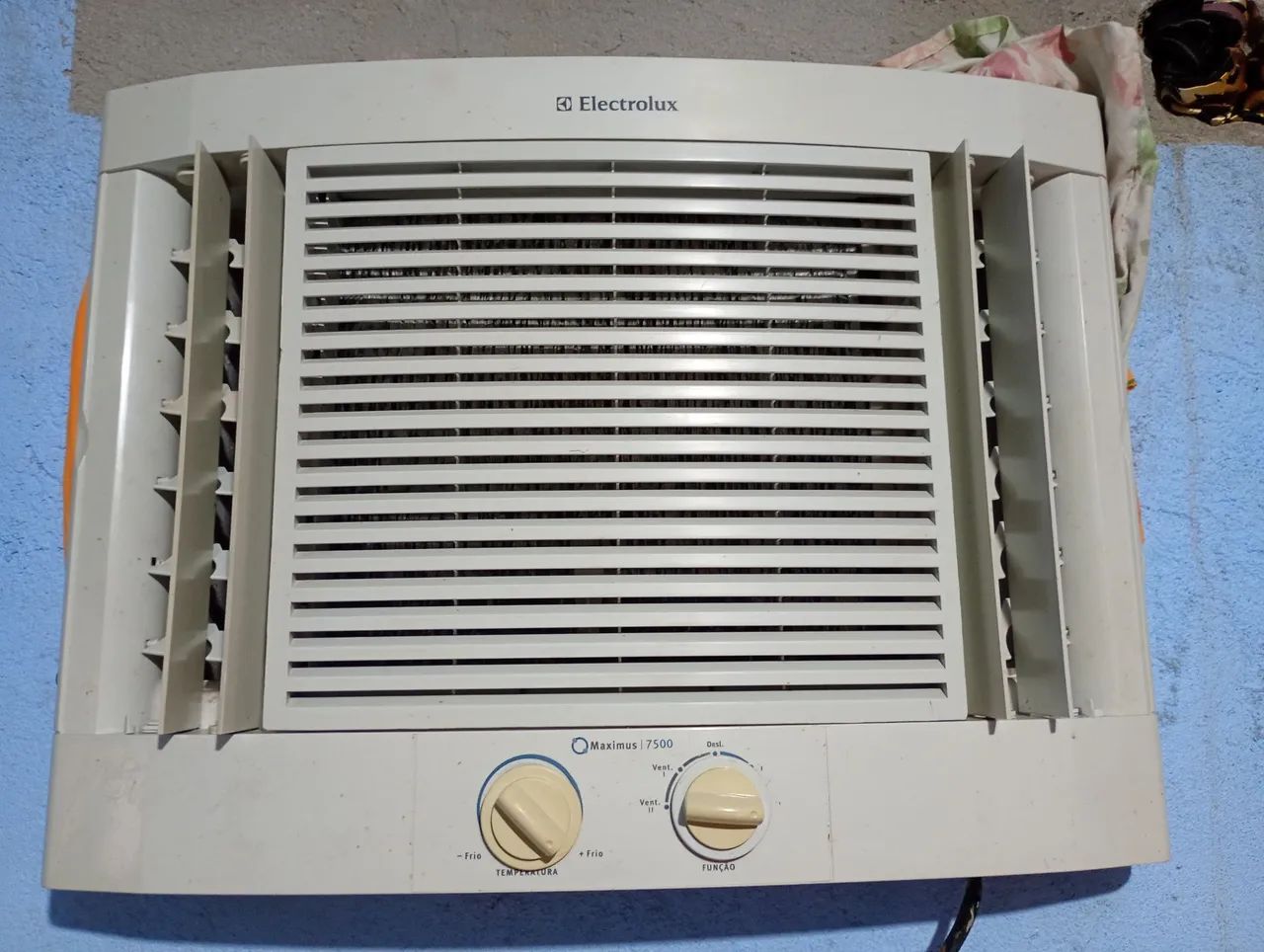 Ar Eletrolux 7.500 BTUs 220 volts gelando ótimo funcionando perfeitamente bem r$400 - Foto 2