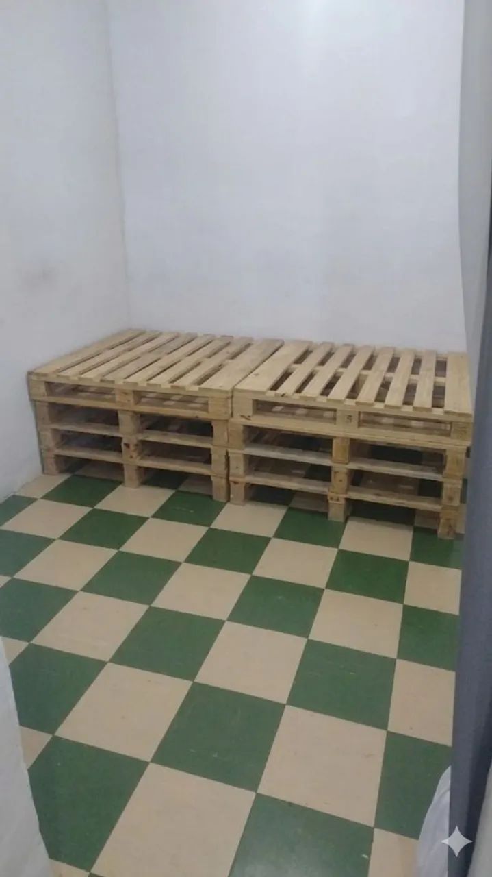 Cama de pallet casal aceito negociar. - Foto 2