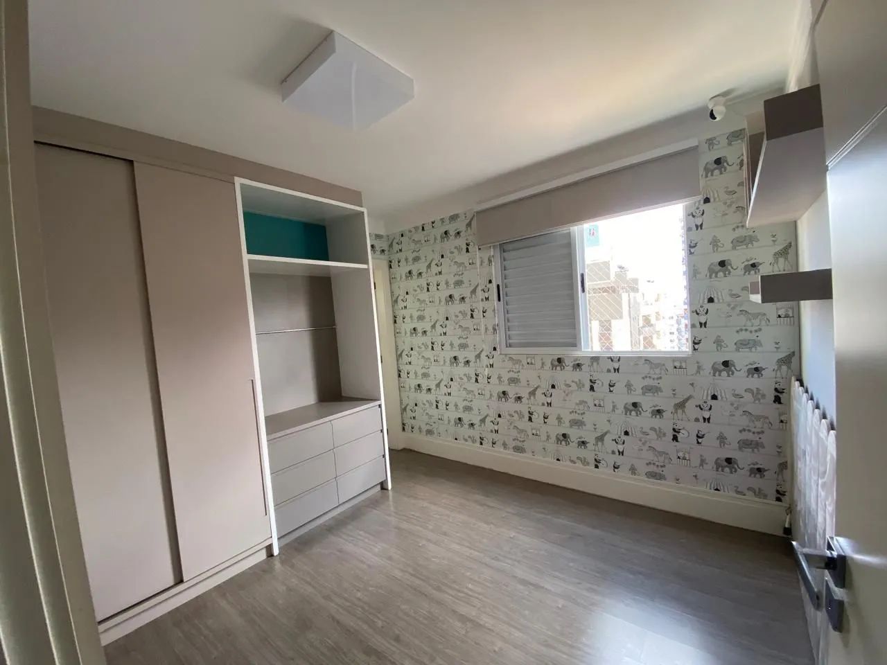 Lindo apto com 3 dormitórios semimobiliado no centro de Criciuma  SC - Foto 4
