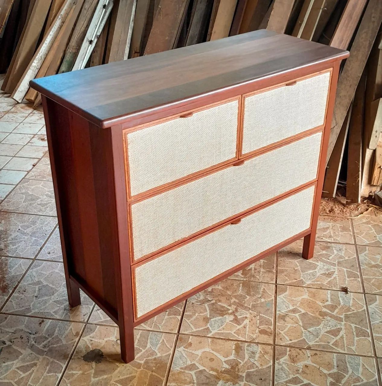 Cômoda artesanal 4 gavetas com telinha - Foto 3