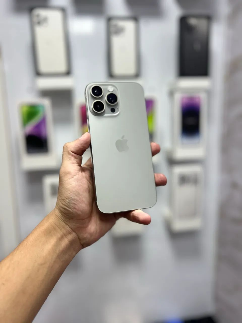 iPhone 16 Pro Max 