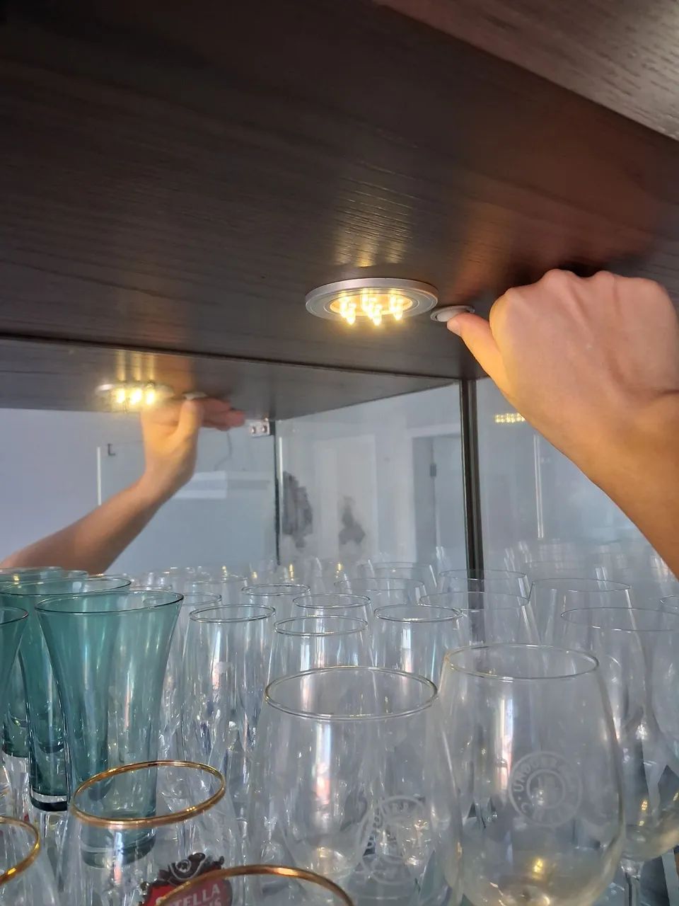Cristaleira de Madeira com Vidro e Espelho - Foto 4
