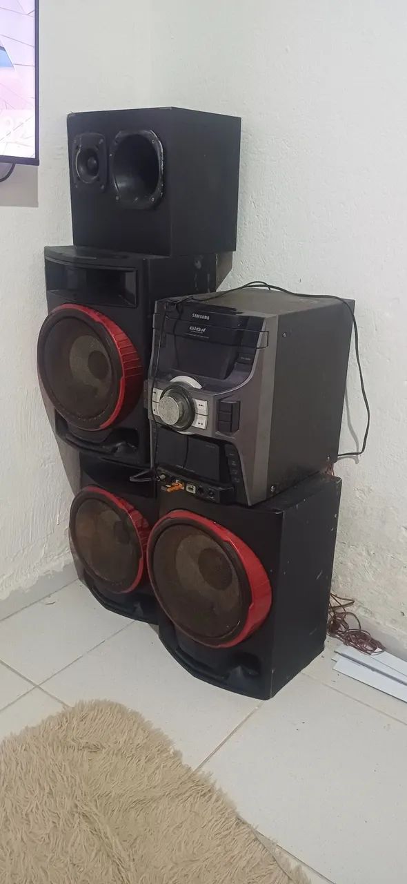 Caixa de son com radiola adaptada com son de carro 
