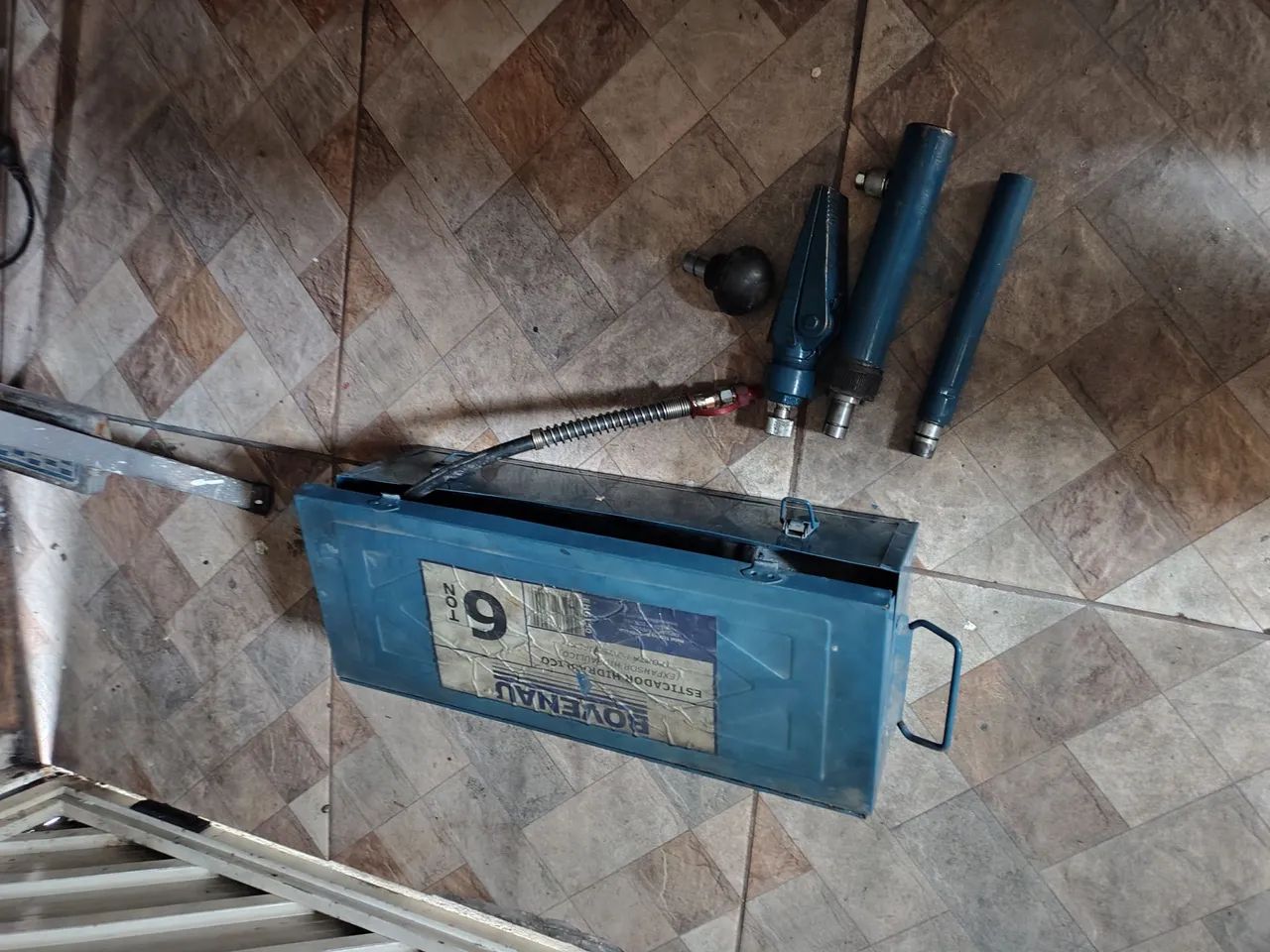 Esticador para veículos(ciborg)