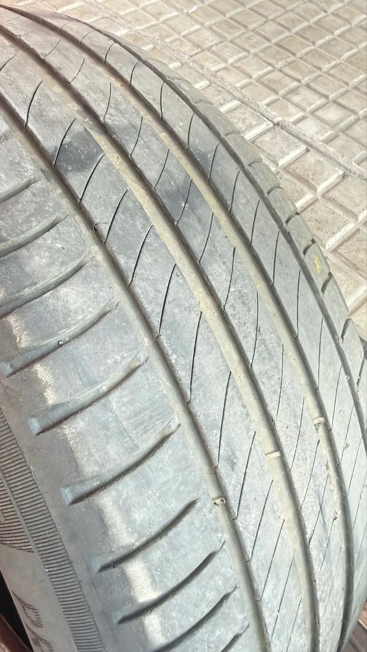 Pneu 215 55 17 - Foto 4