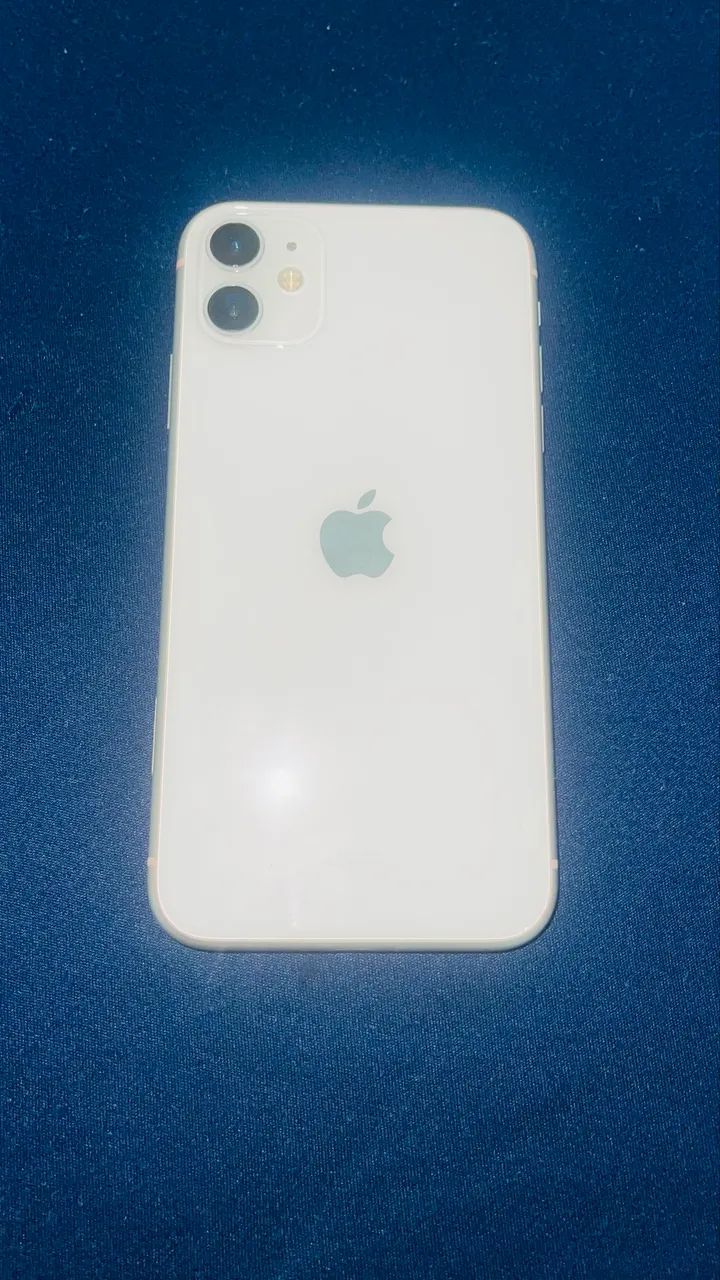 Vendo iPhone Branco 11 64GB 