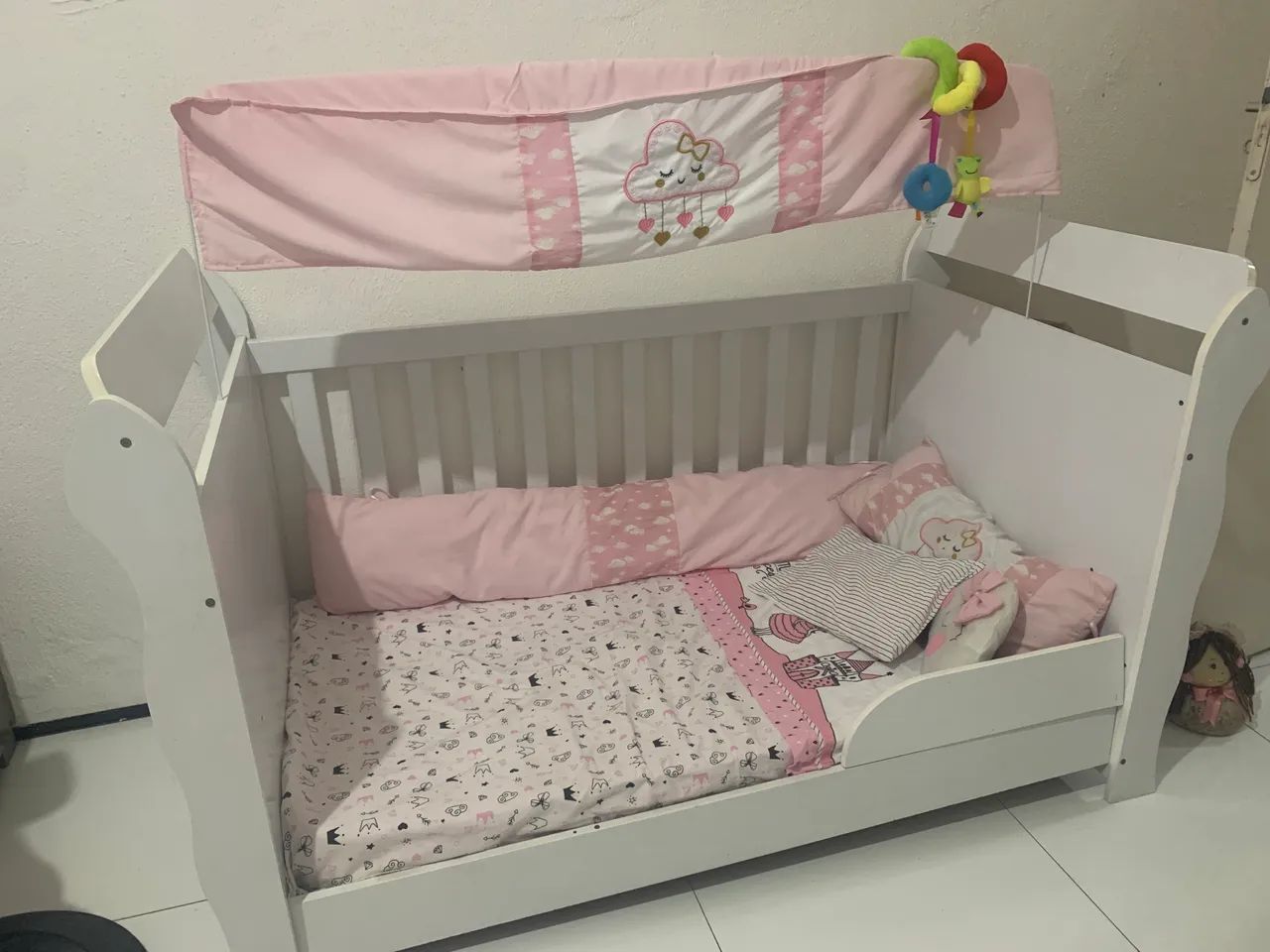 Berço que vira cama acompanha colchão  - Foto 4