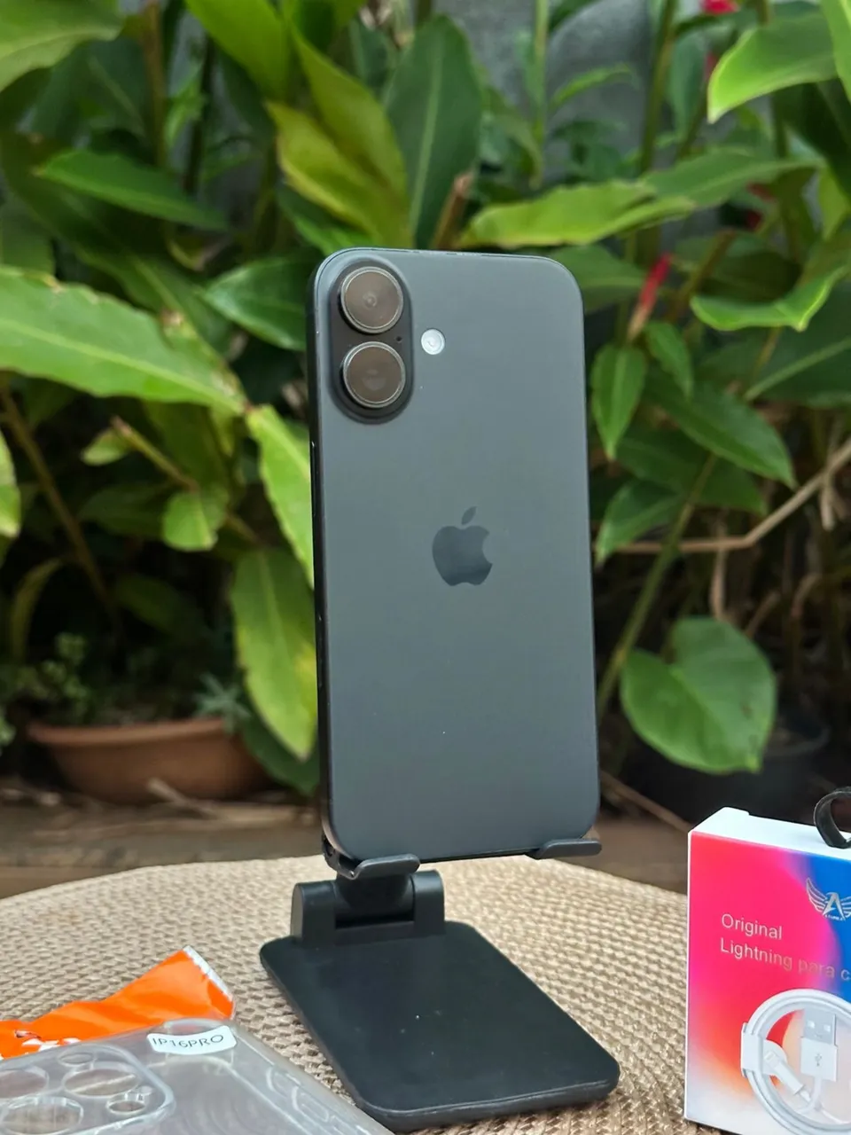 iPhone 16 Pro 128gb Black titanium - Novo - Celulares e