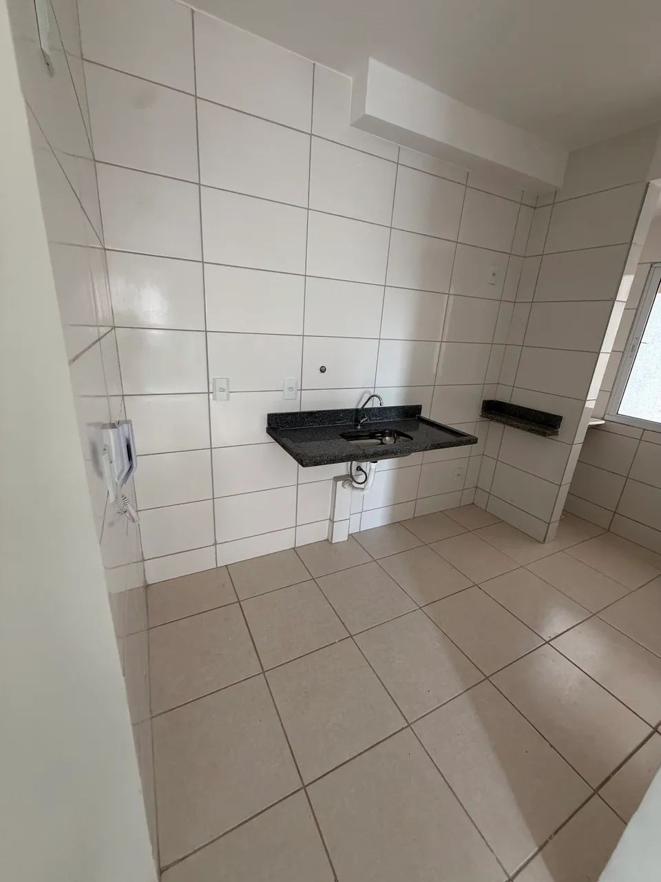 ALUGA-SE APARTAMENTO 