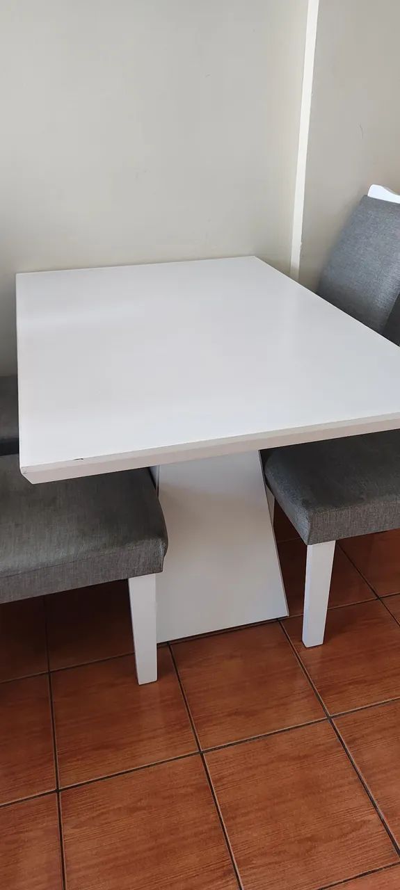Mesa de jantar + 4 cadeiras