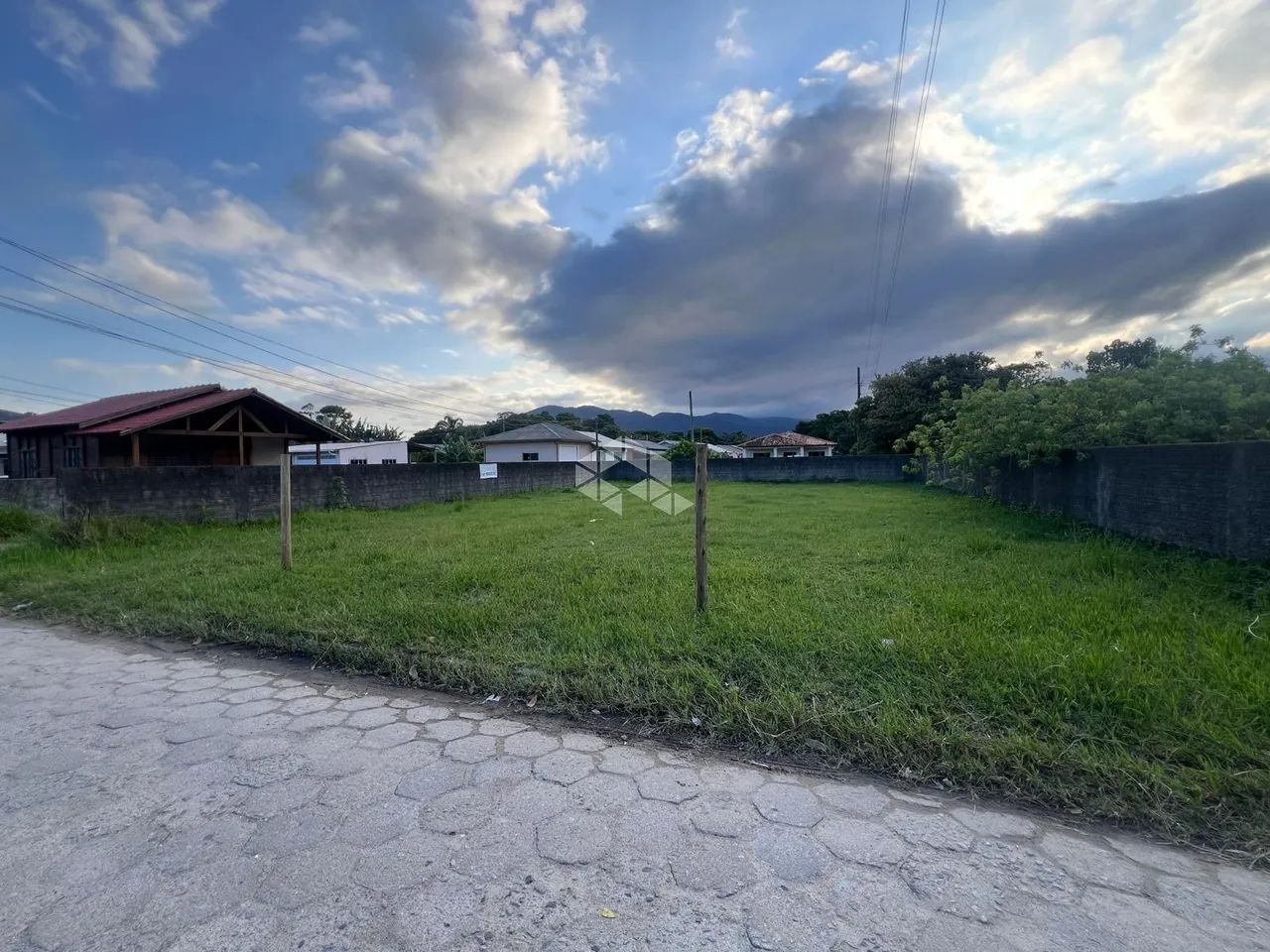 Terreno na Passagem do Maciambu, bem localizado e próximo à praia