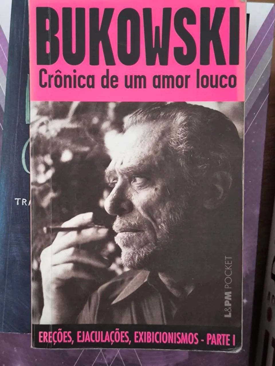 Crônica de Um Amor Louco - Bukowski<br>https://www.amazon.com.br<br>Crônica de um Am