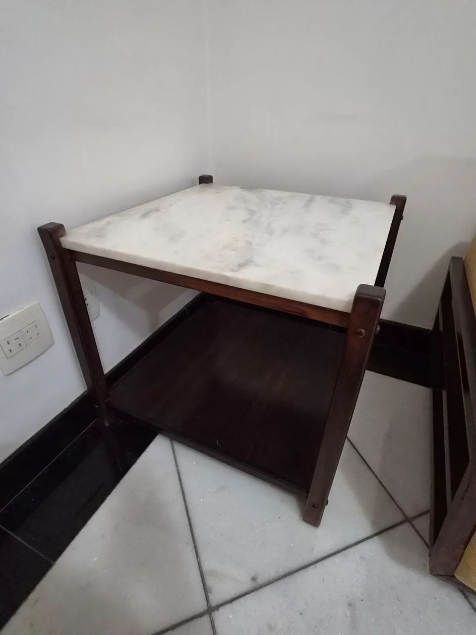 MESA DE CANTO EM JACARANDÁ