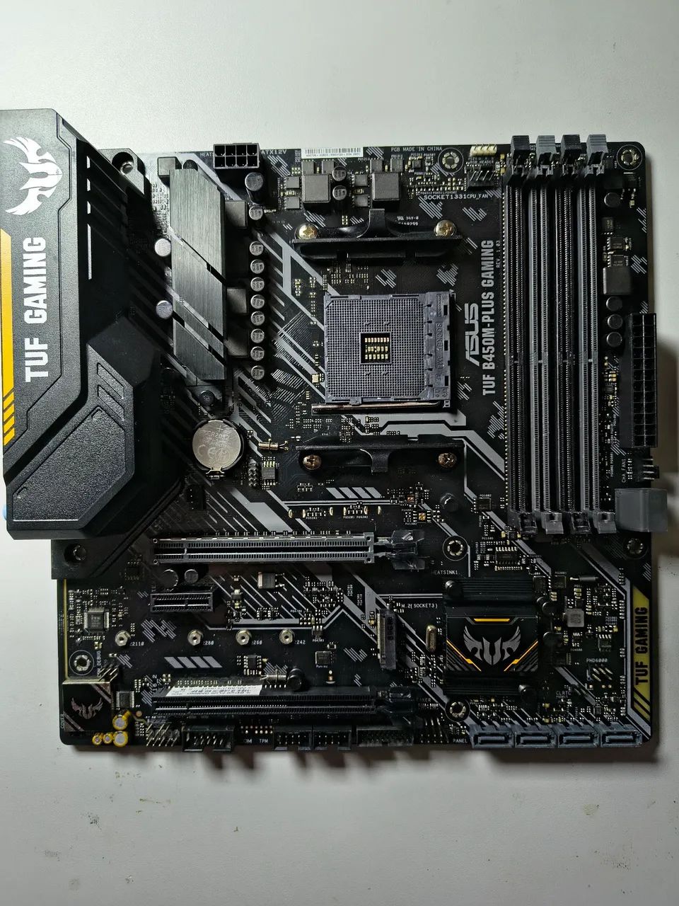 ASUS TUF B450M-PLUS GAMING - Foto 4