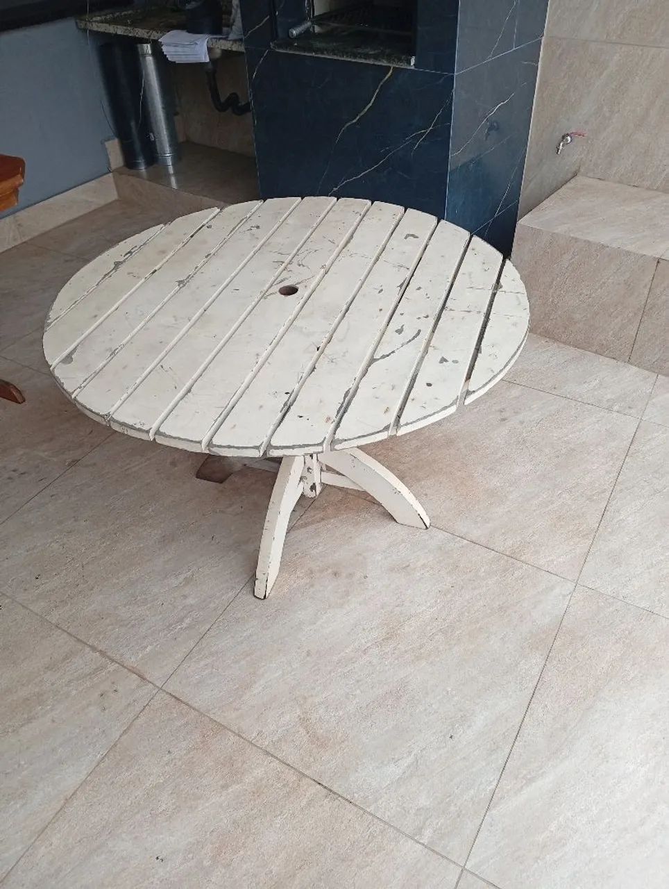 Mesa de madeira maciça 