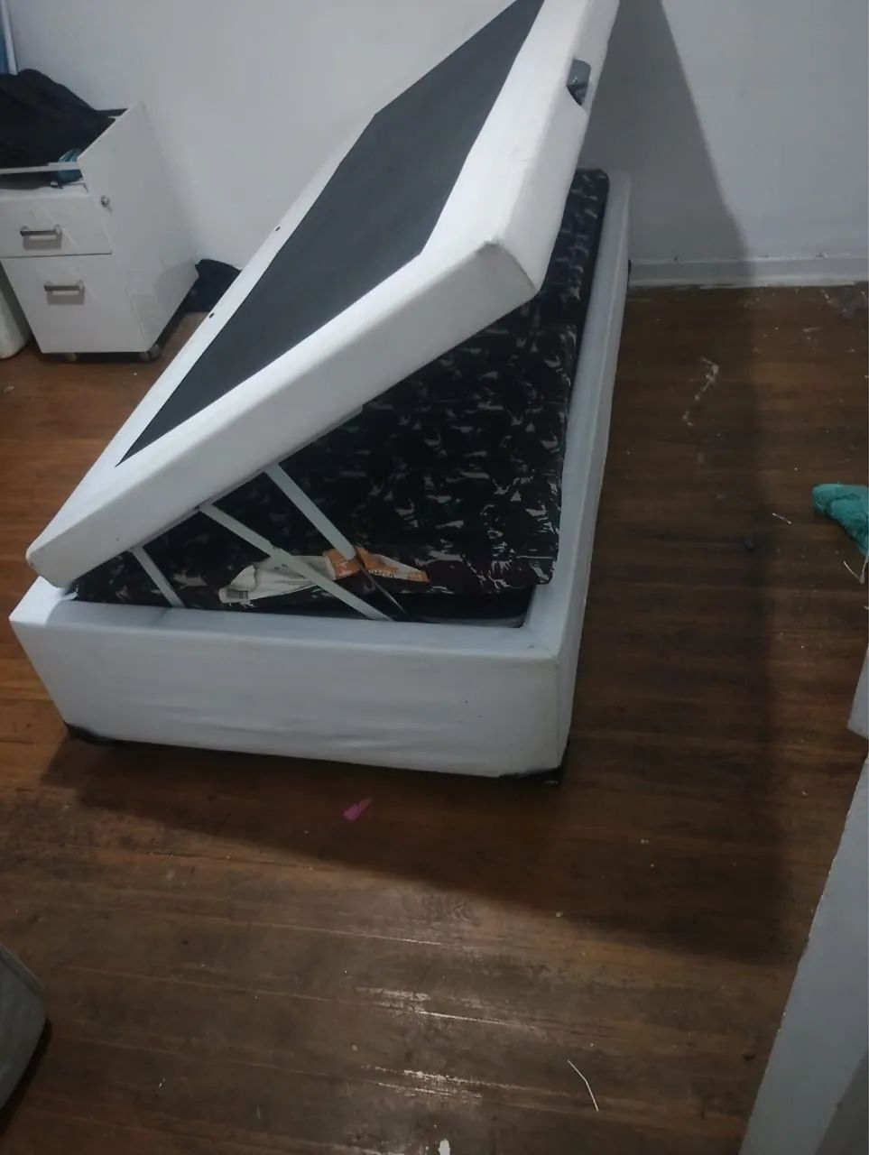 Cama solteiro com colchão Baú semi nova 