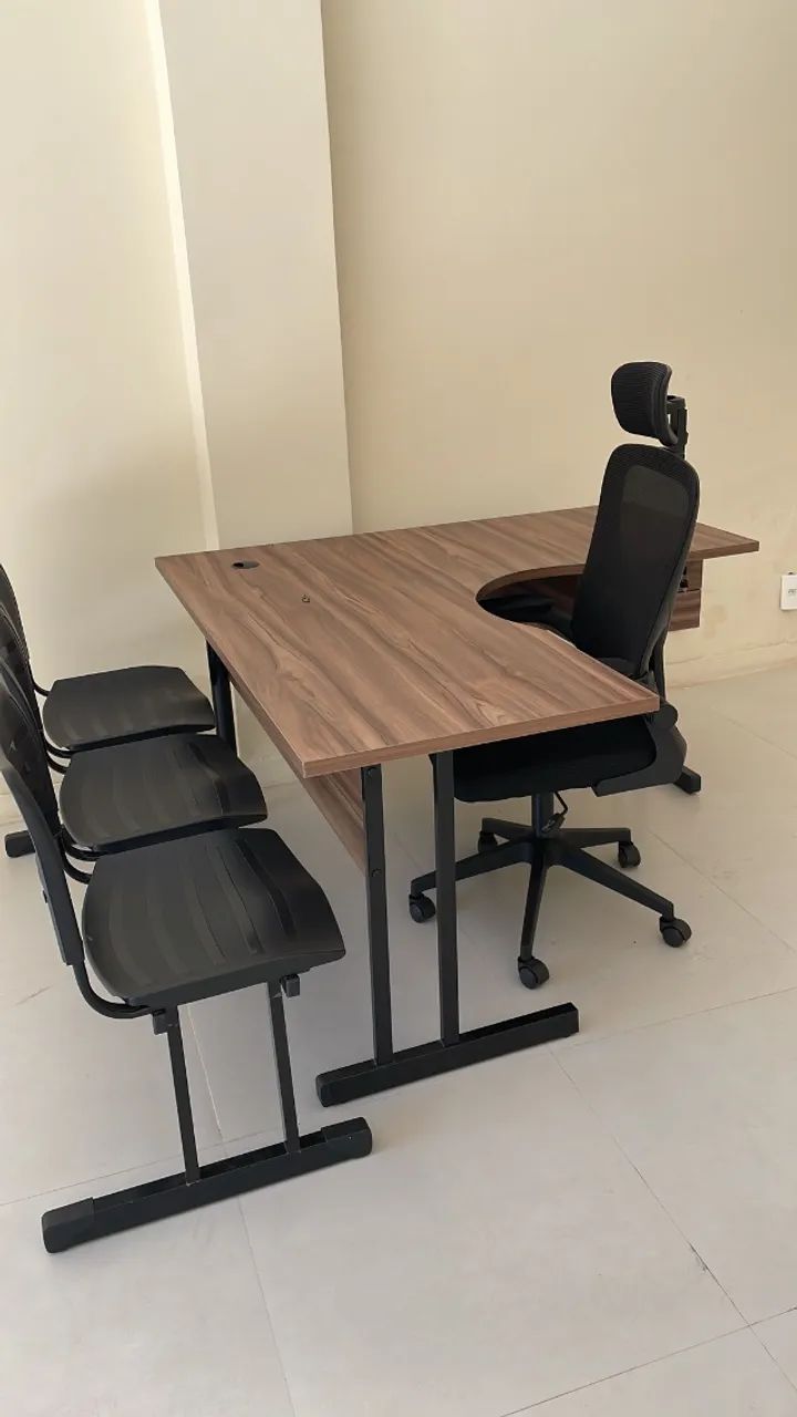 Mesa de escritório e cadeiras  - Foto 2