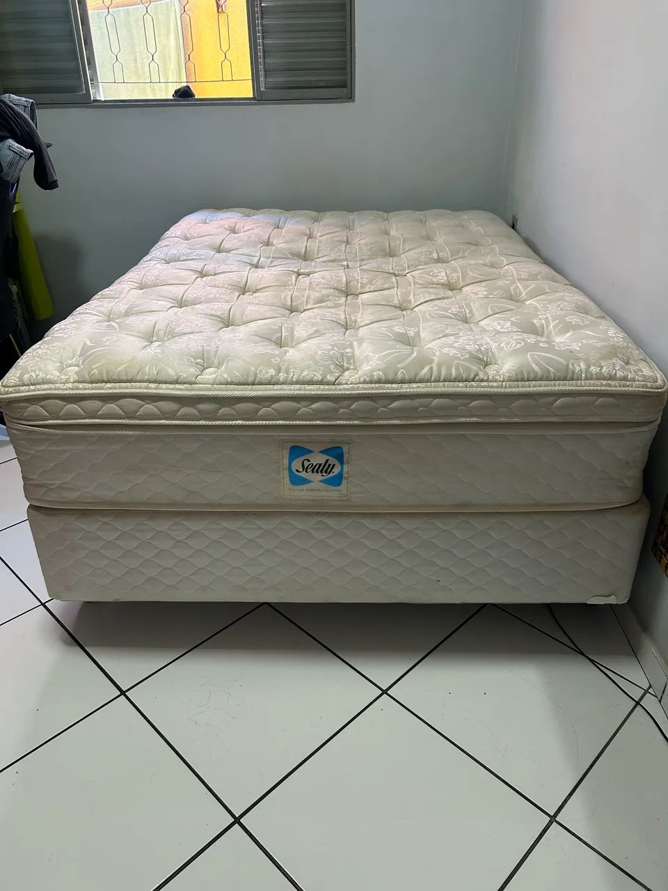 Vendo cama box de casal 