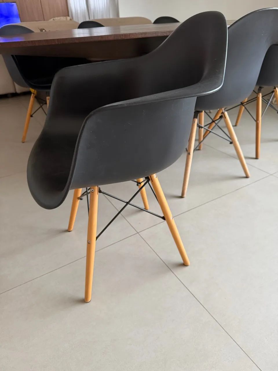 Vendo 6 cadeiras usadas  Eames Eiffel! Lindas em otimo estado  - Foto 3