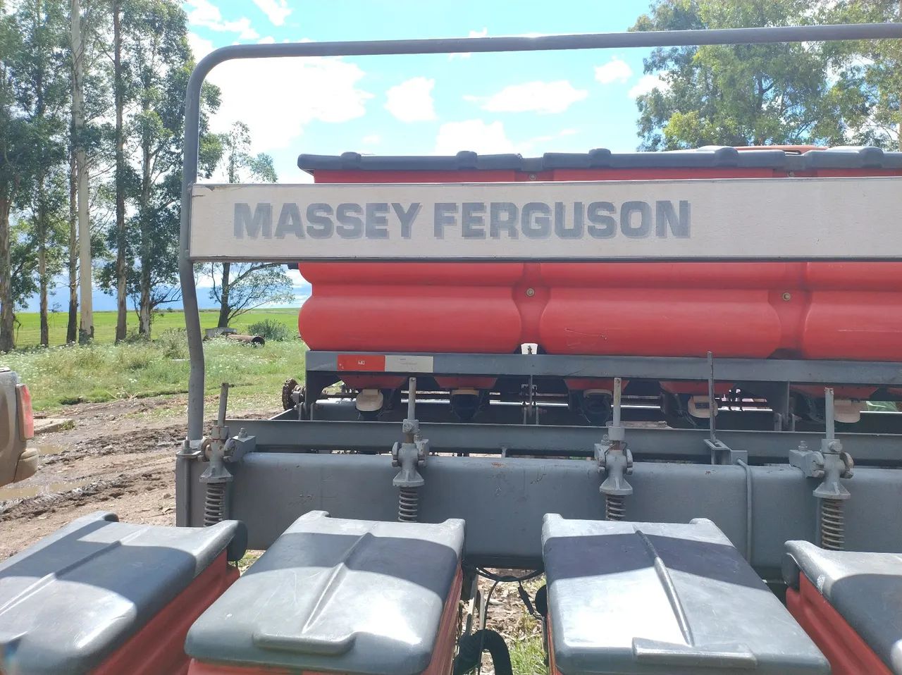 Plantadeira Massey Ferguson MF 511 L45 - 11 linhas / 45 cm.  Ano 2010. - Foto 5