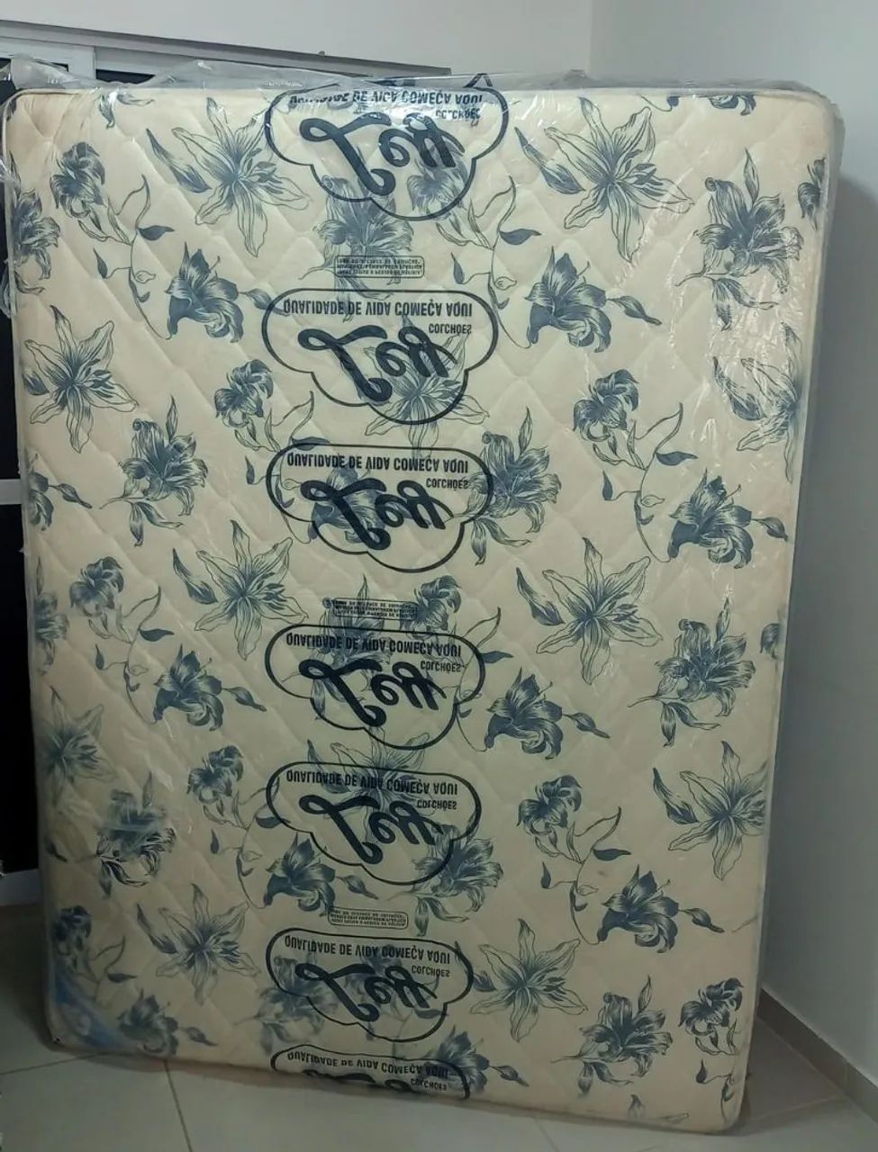 Grande oportunidade. Cama box casal acoplada.