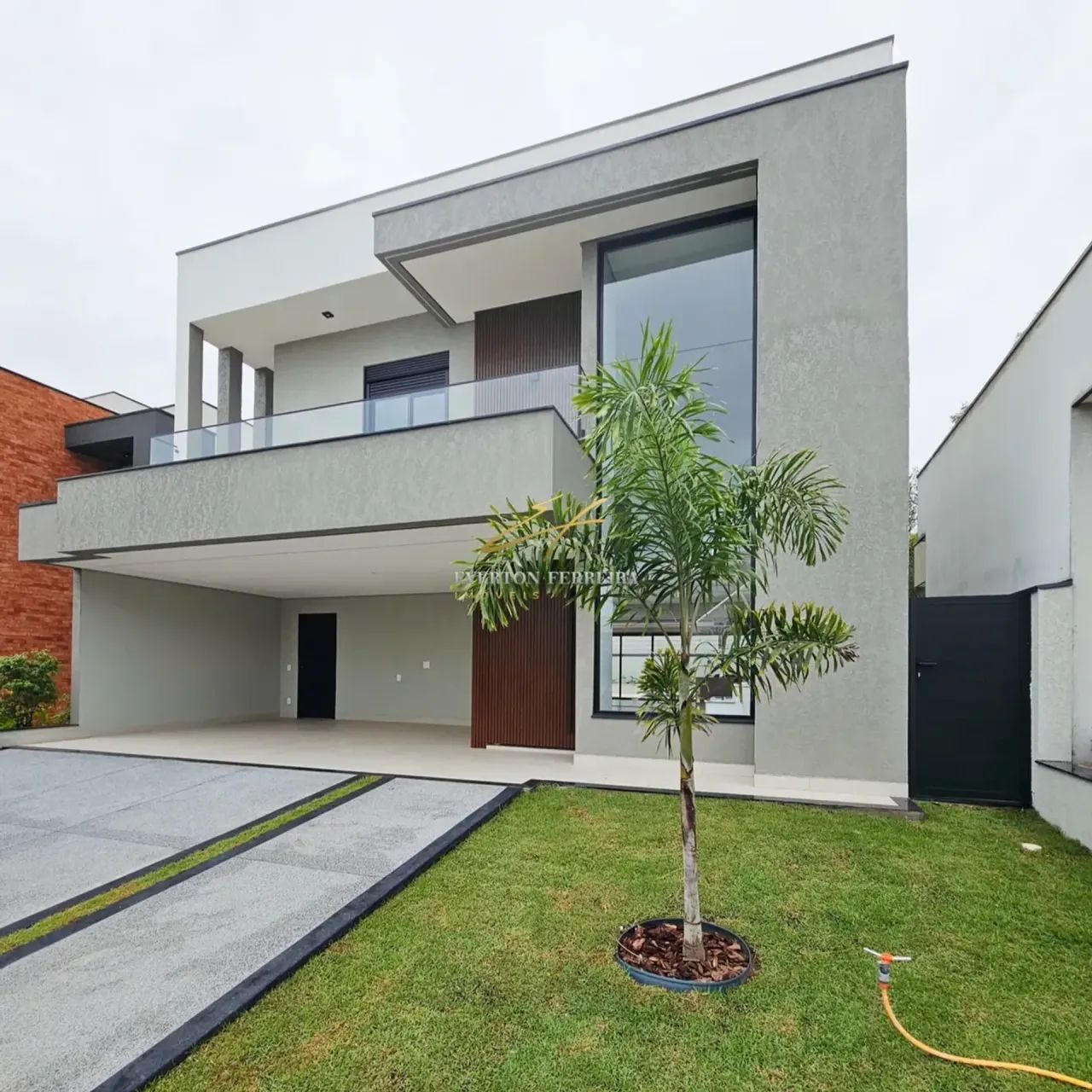 Lindo Sobrado com 3 Suítes, sendo 1 Master com Closet, Piscina com Cascata, Condomínio em  - Foto 3