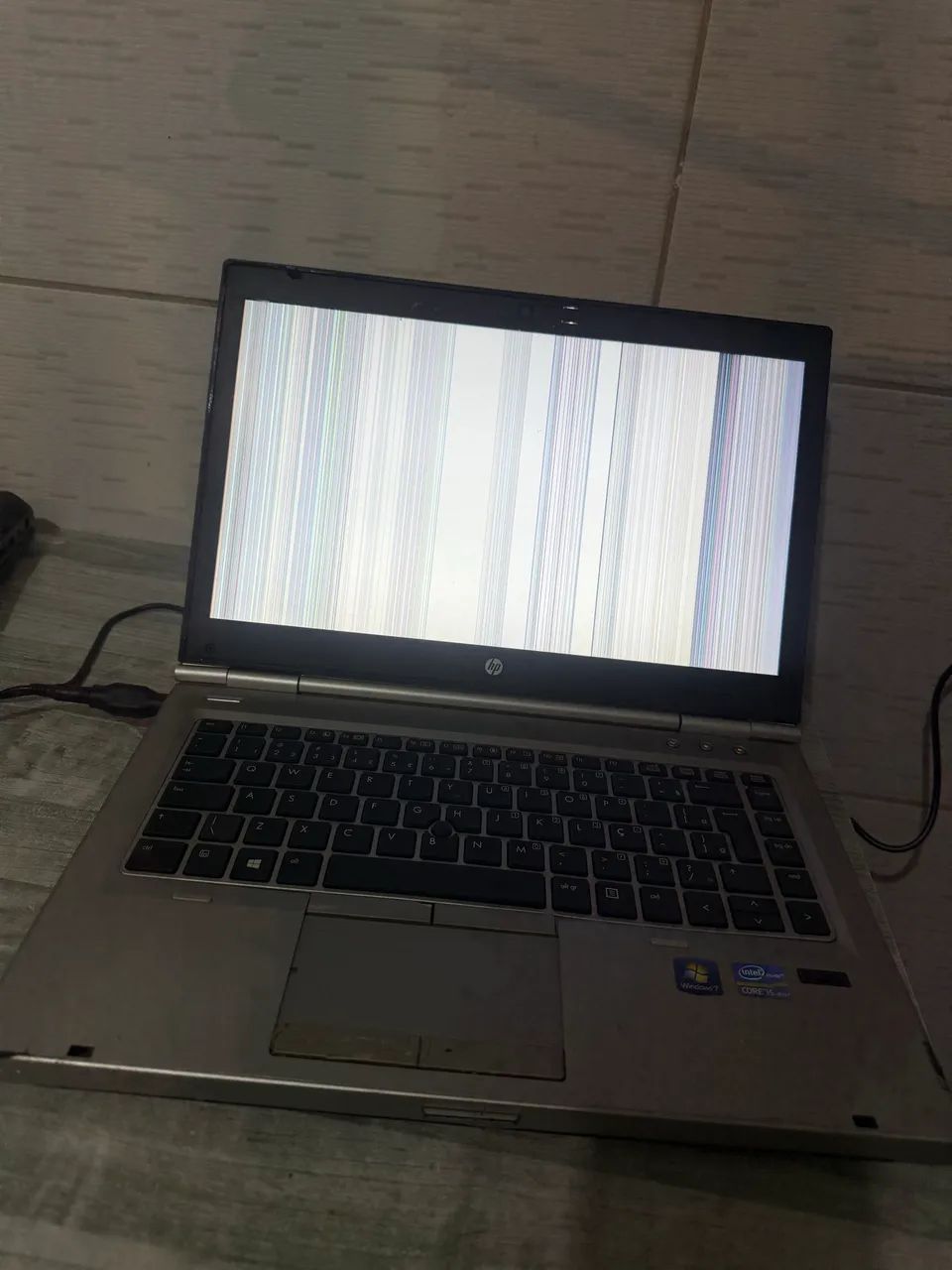 Notebook com problema na tela - Foto 3