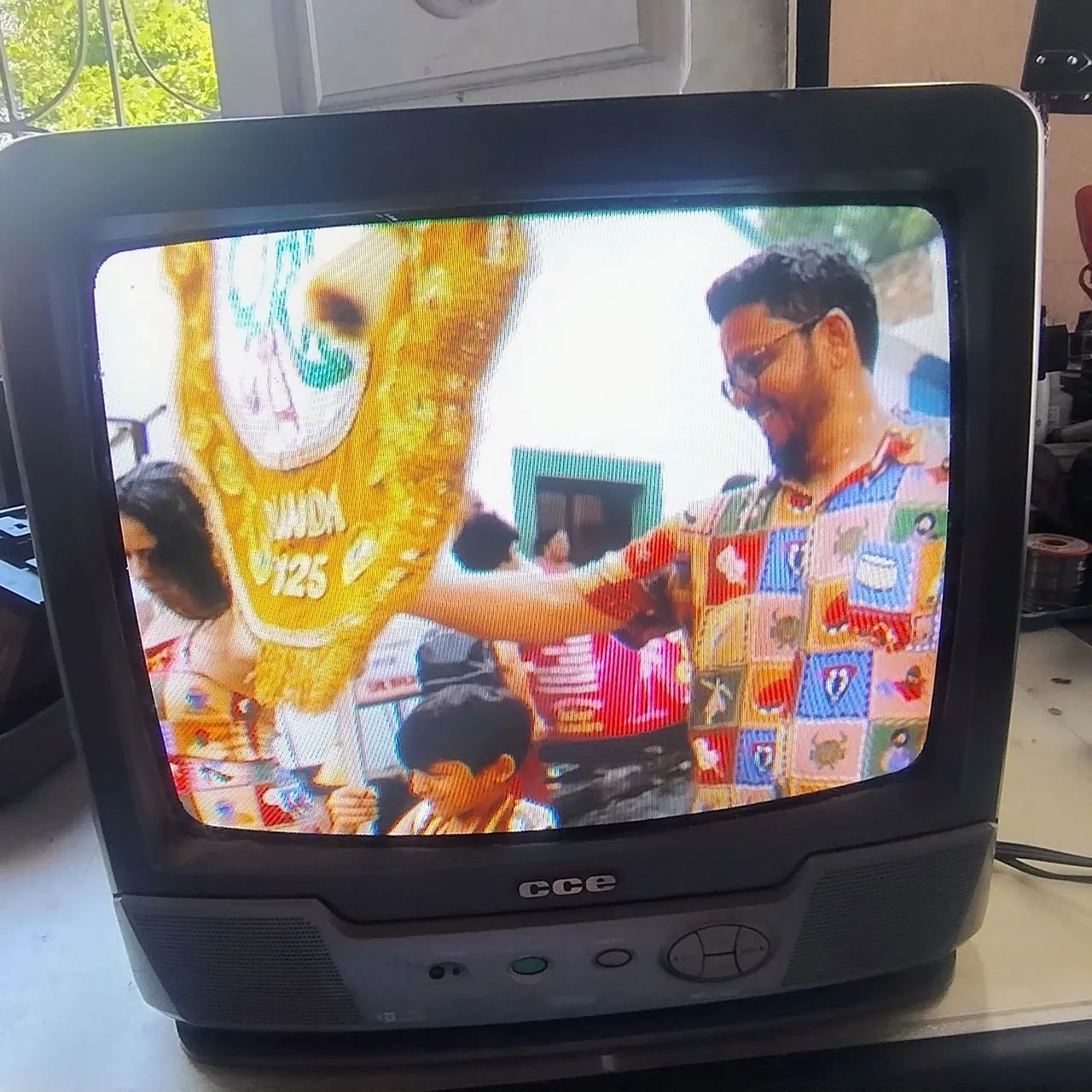 Vendo tv de tubo de 14 polegadas conpleta - Foto 4