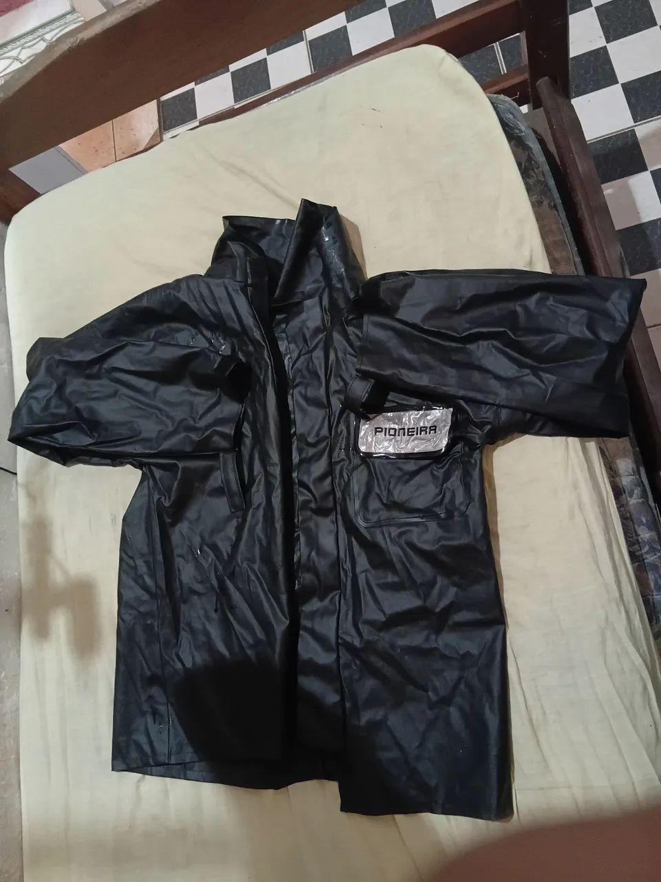 Capa de chuva pioneira