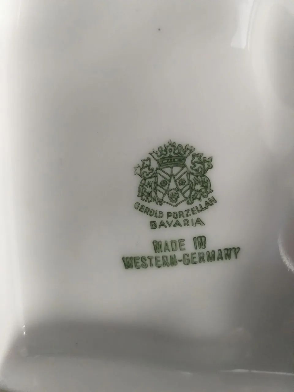 Estatueta em porcelana alemã Bavária, jovem camponesa com seus Gansos, peça de colecionado - Foto 6