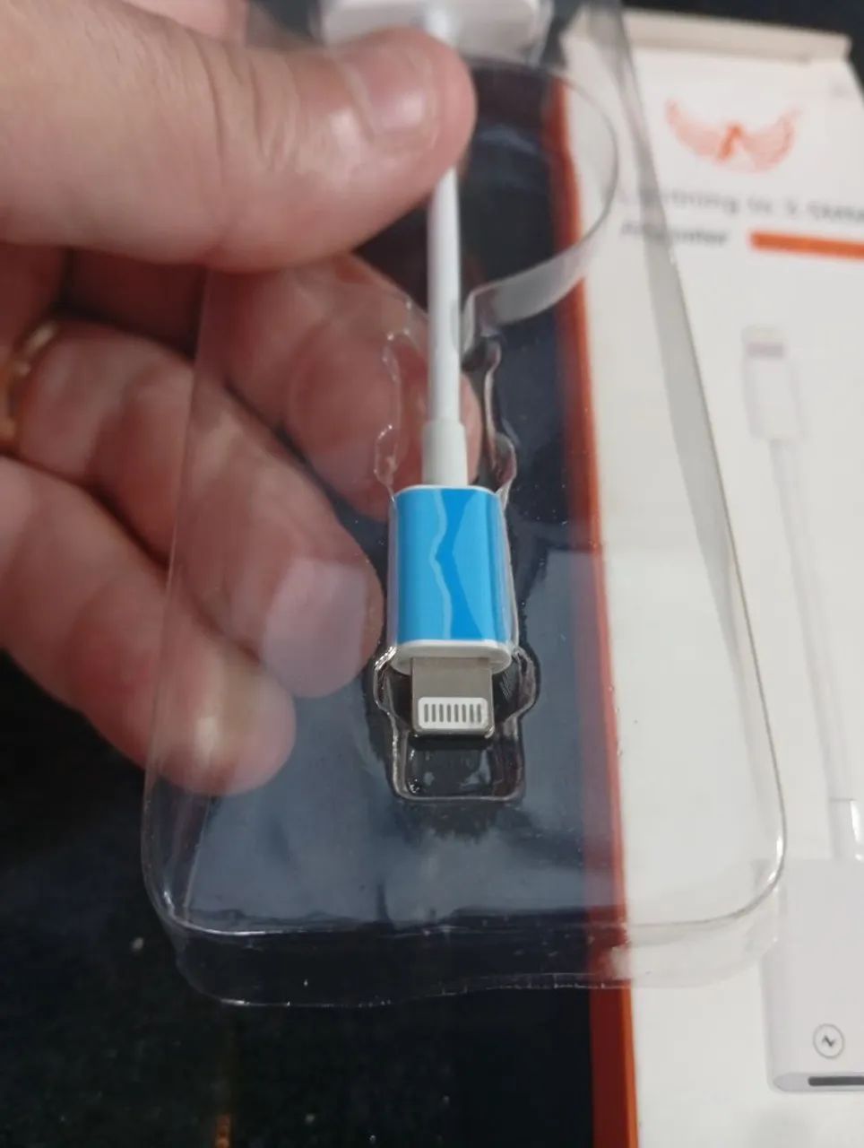 Adaptador 2x1 para iPhone com áudio. - Foto 3