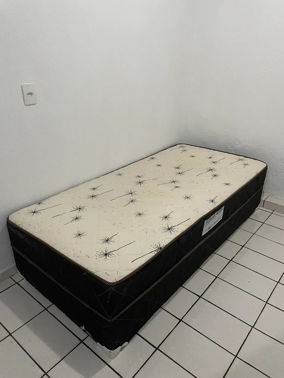 Cama box solteiro doação.