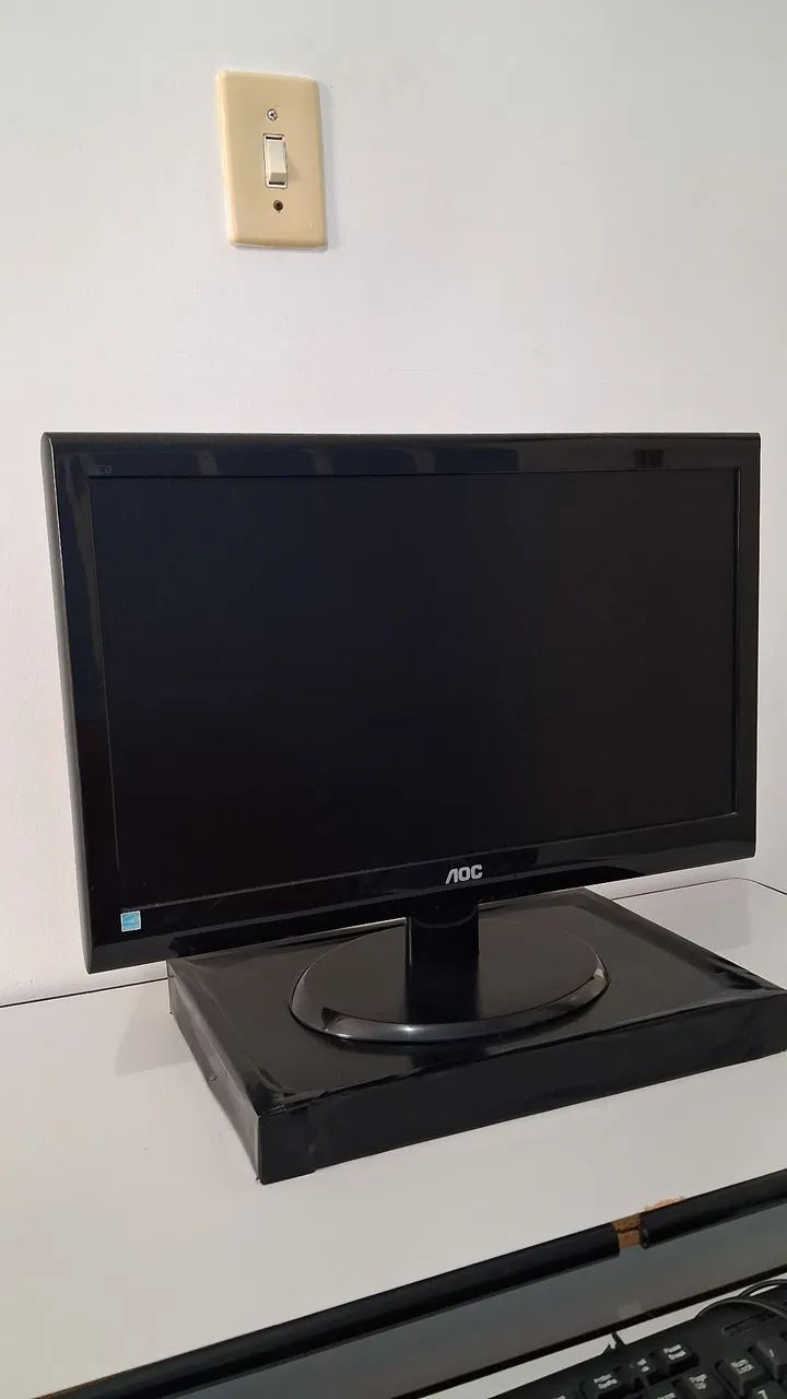 Monitor AOC LCD 20" - Excelente Estado