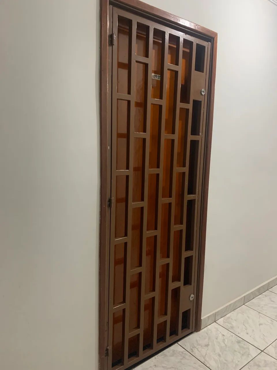 Lindo apt com dois quartos de varanda! Bem ventilado! Sem condomínio! 