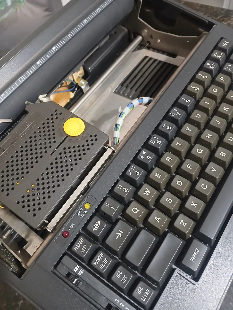 Maquina de escrever eletrica  - Foto 3