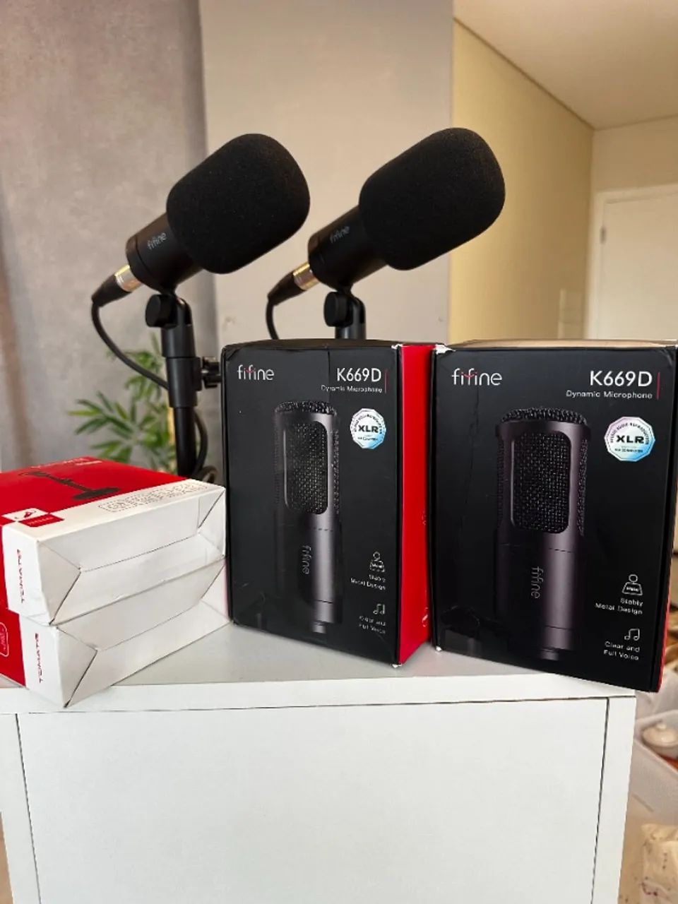 2 kit microfone FIFINE XLR Dynamic K669d Podcast Preto + pedestal Tomate + puf - Foto 2