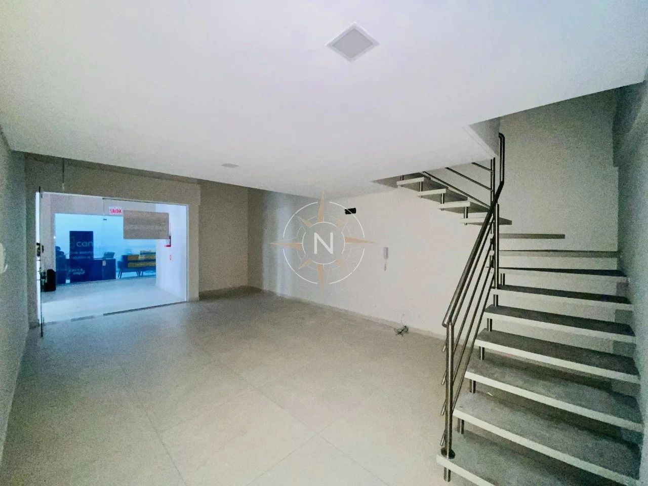Loja Comercial com Mezanino em Galeria Aberta - Praia dos Ingleses - Foto 3