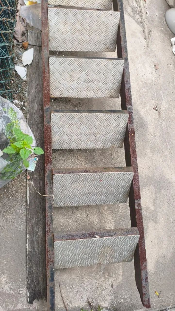 Escada de ferro LEIA