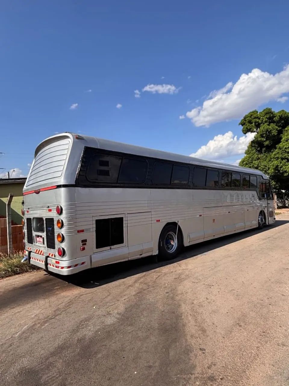 VENDO ESTE ÔNIBUS DE PROCEDÊNCIA 
