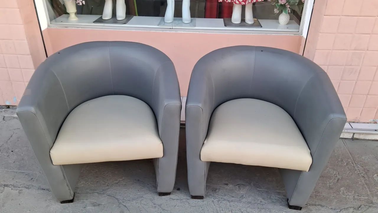 Sofá prá uma pessoa. Promoção 200.00 reais 