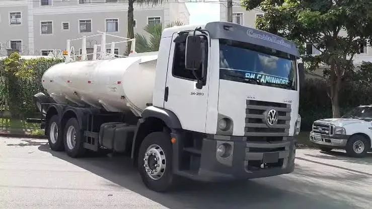 Locações de máquinas e caminhões  - Foto 4