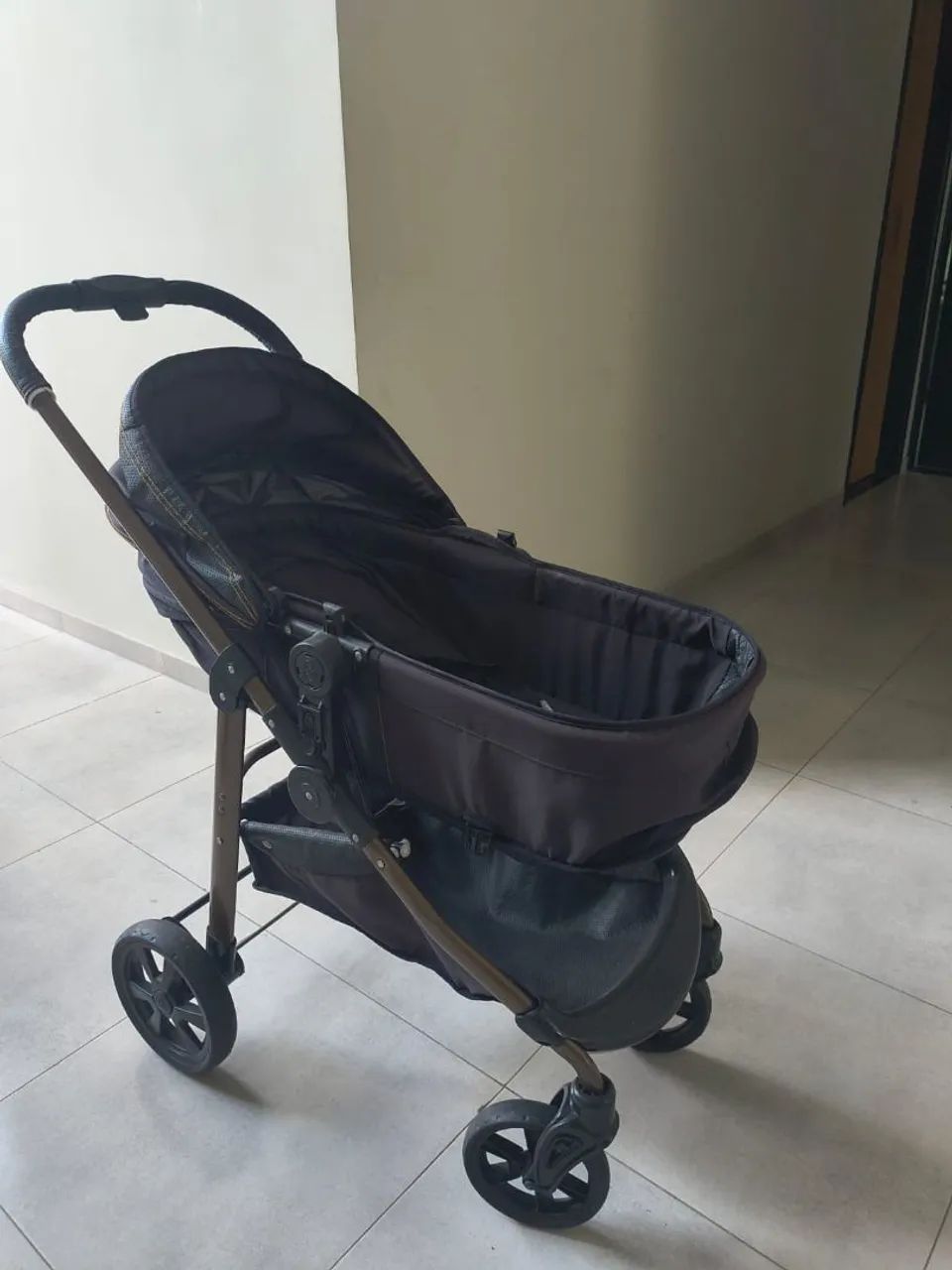 carrinho de bebê -ta praticamente novo - Foto 4